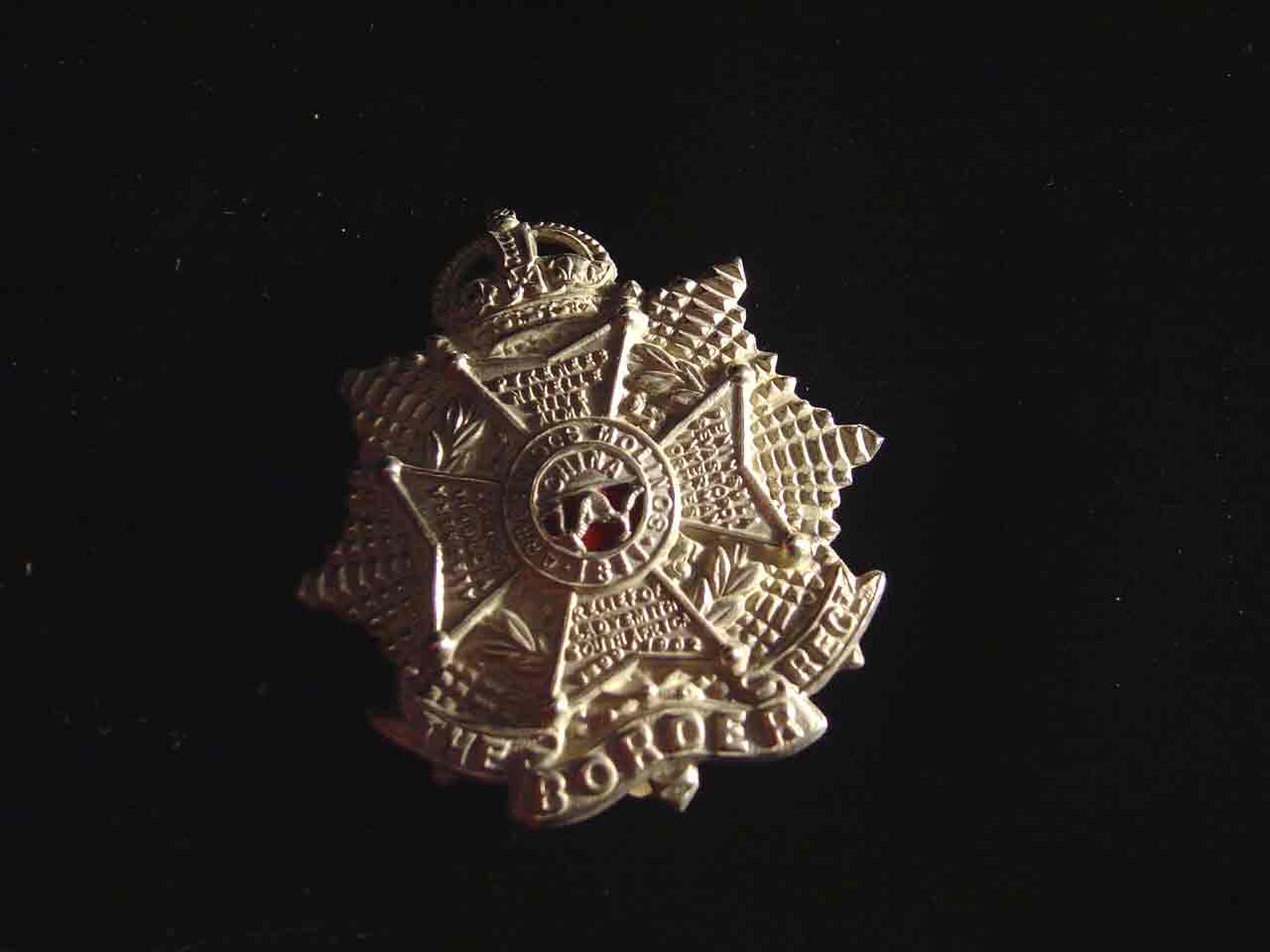 SUBJECT: Cap badge of The Border Regiment 

CAMERA:  Sony DSC-P92 Cyber-shot
MEDIA:  Sony MSA-64A Memory Stick at 1.2 megapixel resolution
FILE:  JPEG from Sony Image Transfer version 1.00.1015.01
EDITING:  Adobe Photoshop